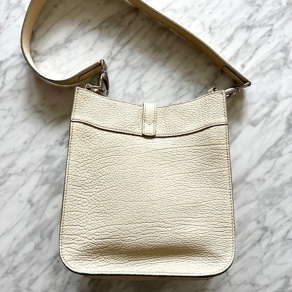 Dooney & Bourke Pebbled Leather Cream Shoulder Bag Duck Medallion Ivory